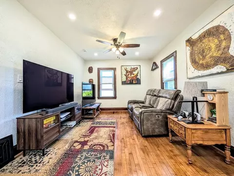 Living - 1415 N Bennett St, Appleton, WI 54914 photo 2 of 2