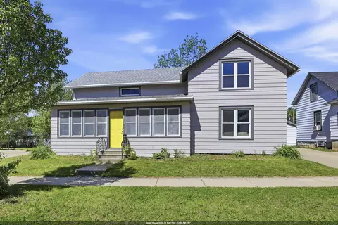 1013 Wyman St, New London, WI 54961