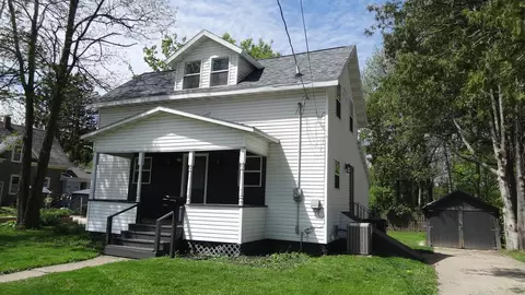 111 N 12th St, Clintonville, WI 54929