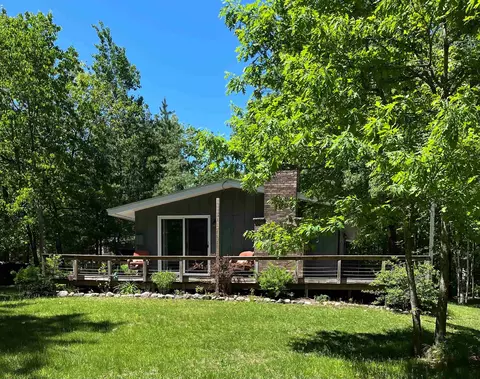 e2605 Pine Court, Waupaca, WI 54981