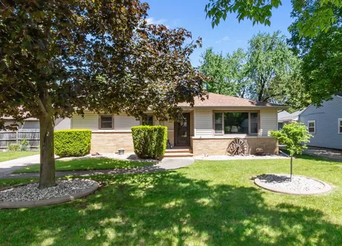508 Winnebago Hts, Neenah, WI 54956