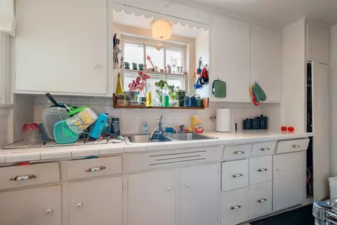 Kitchen - 800 4th St, Algoma, WI 54201 photo 4 of 5