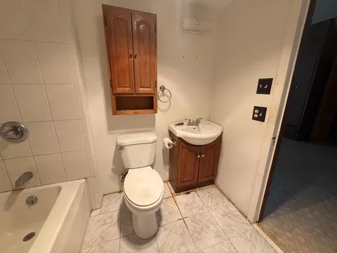 Bath - 800 4th St, Algoma, WI 54201 photo 1 of 5