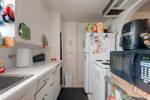 Kitchen - 800 4th St, Algoma, WI 54201 photo 3 of 5
