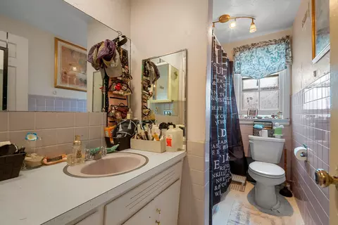 Bath - 800 4th St, Algoma, WI 54201 photo 4 of 5