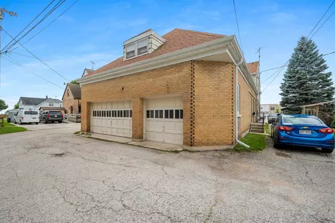 Exterior - 800 4th St, Algoma, WI 54201 photo 4 of 9