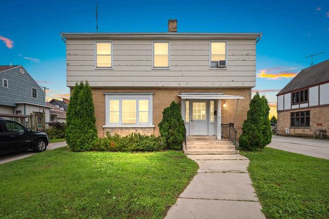 800 4th St, Algoma, WI 54201