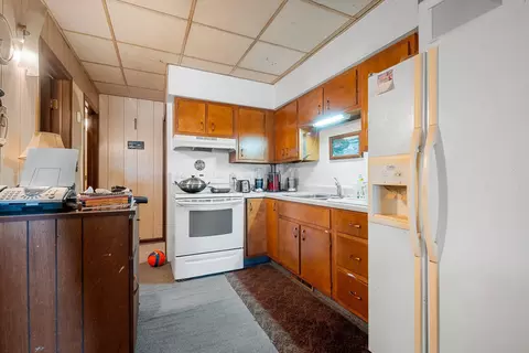 Kitchen - 800 4th St, Algoma, WI 54201 photo 2 of 5