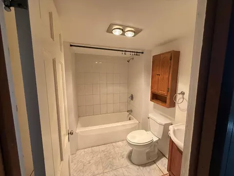 Bath - 800 4th St, Algoma, WI 54201 photo 2 of 5