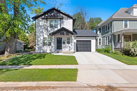 216 4th St, Neenah, WI 54956