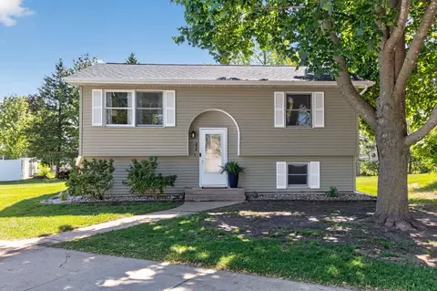 254 Lakeview Ct, Hortonville, WI 54944