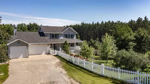 e2474 East Old Mill Run, Waupaca, WI 54981