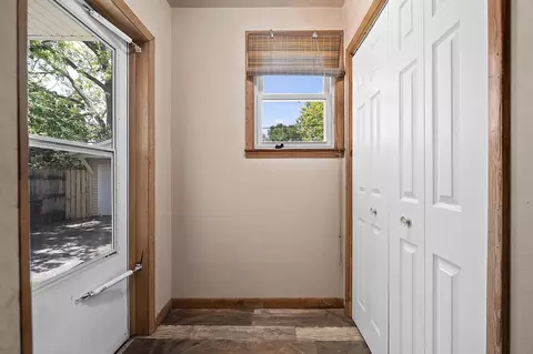 Entry Way - 719 N Fair St, Appleton, WI 54911 photo 5 of 7