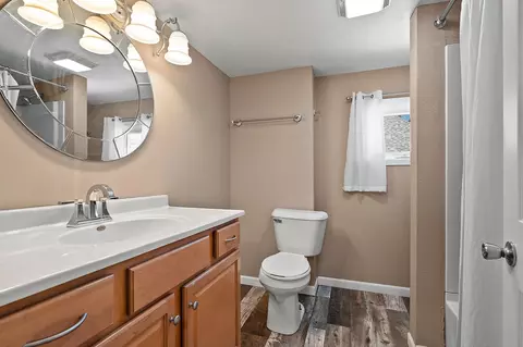 Bath - 719 N Fair St, Appleton, WI 54911 photo 2 of 3