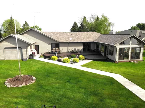 9512 Laura Ln, Winneconne, WI 54986