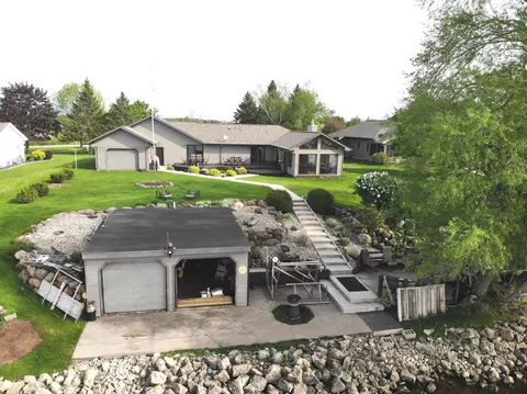 9512 Laura Ln, Winneconne, WI 54986 photo 4