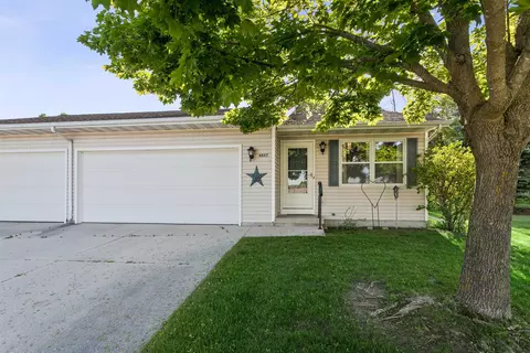 4537 Oaktree Ct, Manitowoc, WI 54220
