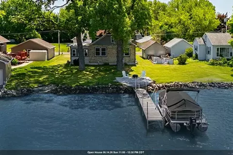 2432 Hickory Ln, Oshkosh, WI 54901