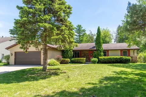1032 Pilgrim Rd, Neenah, WI 54956