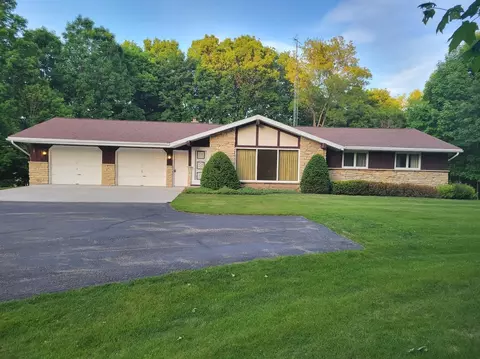 w3687 East Maple Drive, Iron Ridge, WI 53035