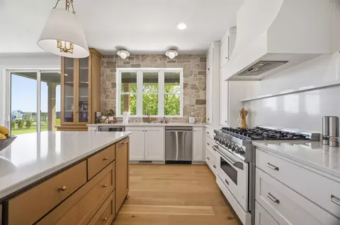 Kitchen - n9250 Cassandra Way, Appleton, WI 54915 photo 4 of 5