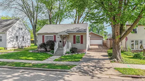 628 Roosevelt St, Neenah, WI 54956