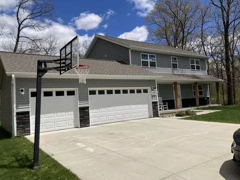 530 Woodland Cir, Waupaca, WI 54981