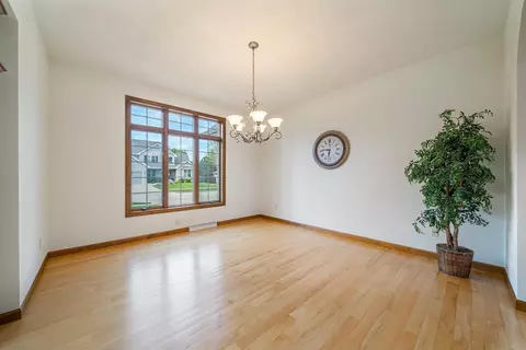 Living - 309 E Stratford Ln, Appleton, WI 54913 photo 1 of 4