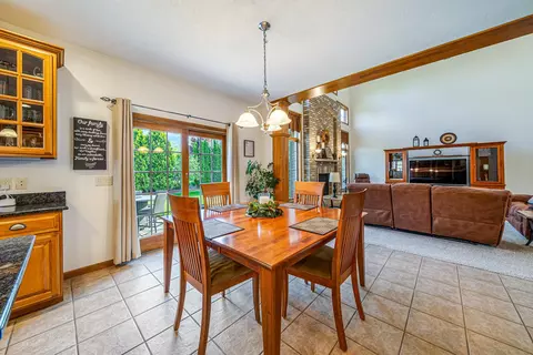 Dining - 309 E Stratford Ln, Appleton, WI 54913 photo 1 of 2