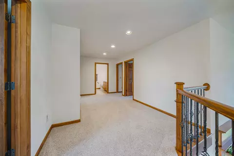 Entry Way - 309 E Stratford Ln, Appleton, WI 54913 photo 6 of 8