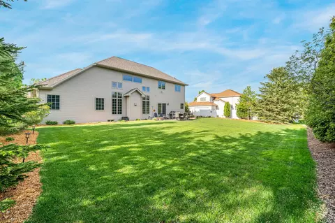 Exterior - 309 E Stratford Ln, Appleton, WI 54913 photo 7 of 11