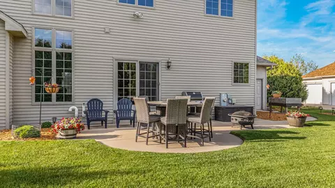 Exterior - 309 E Stratford Ln, Appleton, WI 54913 photo 10 of 11