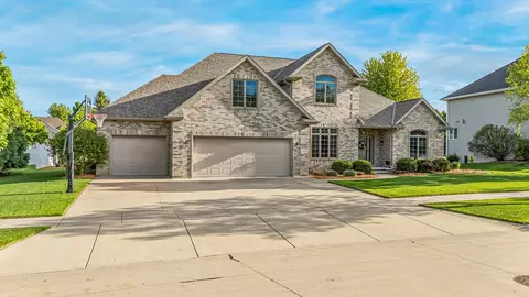 Exterior - 309 E Stratford Ln, Appleton, WI 54913 photo 3 of 11