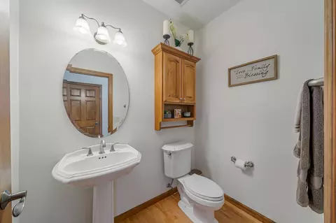 Bath - 309 E Stratford Ln, Appleton, WI 54913 photo 5 of 5