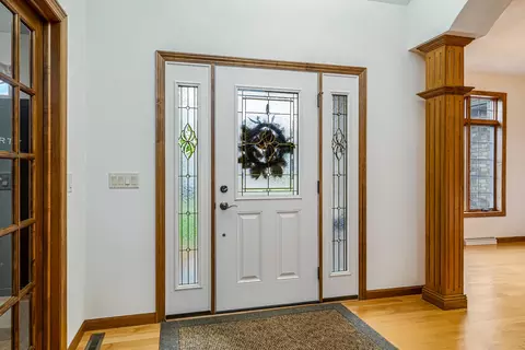 Entry Way - 309 E Stratford Ln, Appleton, WI 54913 photo 1 of 8
