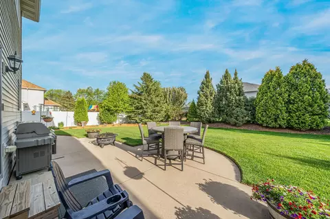 Exterior - 309 E Stratford Ln, Appleton, WI 54913 photo 9 of 11