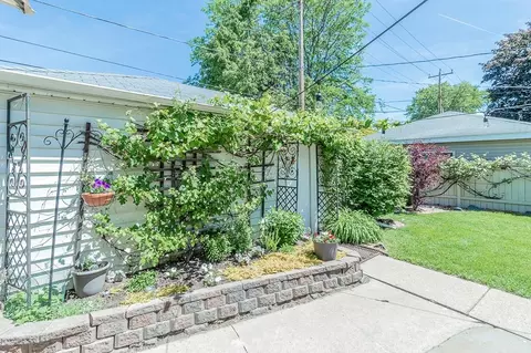 Exterior - 200 E Pershing St, Appleton, WI 54911 photo 14 of 17