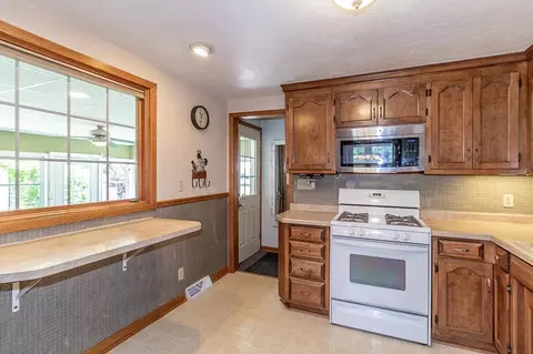 Kitchen - 200 E Pershing St, Appleton, WI 54911 photo 2 of 3