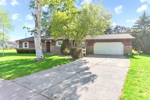 4250 Rock Ct, Manitowoc, WI 54220