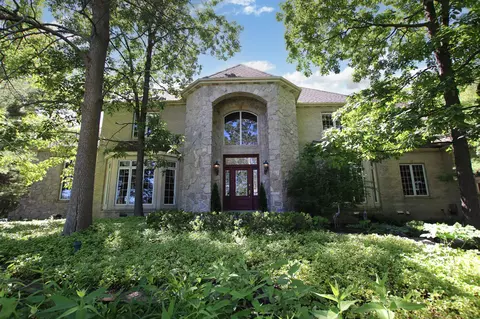 364 Ledgewood Dr, Fond Du Lac, WI 54937