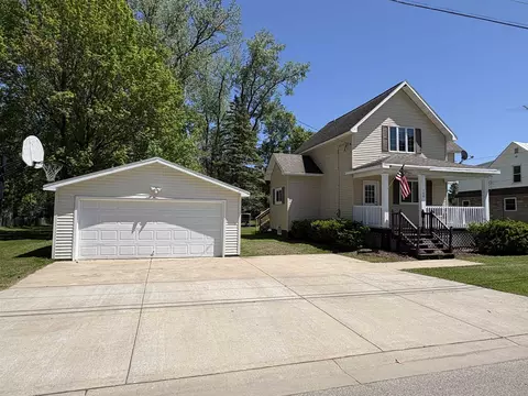 160 Washburn Ave, Oconto, WI 54153