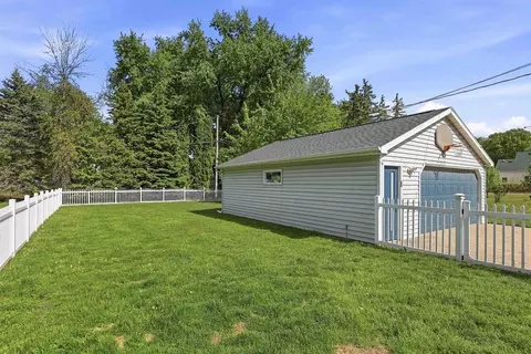Exterior - 1420 N Owaissa St, Appleton, WI 54911 photo 4 of 5