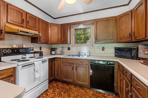 Kitchen - n6814 Springbrook Road, Cecil, WI 54111 photo 3 of 5