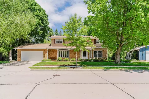 1040 Maricopa Dr, Oshkosh, WI 54904