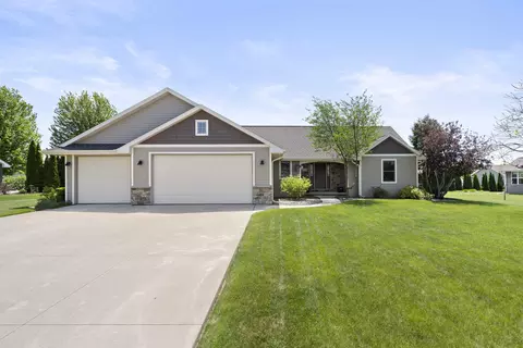 w7133 Englewood Drive, Greenville, WI 54942