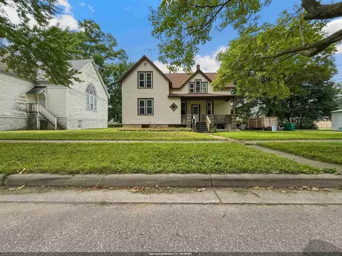 1319 8th St, Marinette, WI 54143