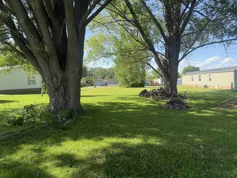 tomahawk lane, Cecil, WI 54111 photo 5