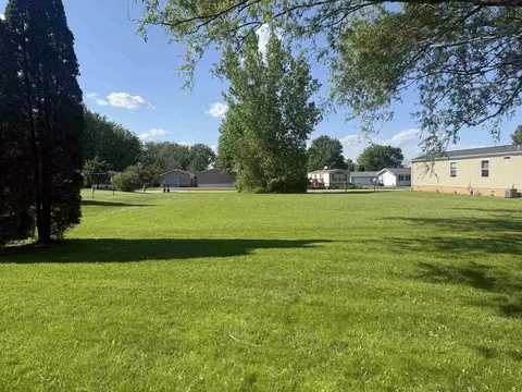 tomahawk lane, Cecil, WI 54111 photo 6