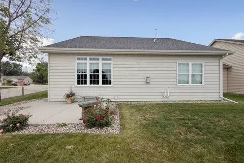 Exterior - 3758 N Wayside Ln, Appleton, WI 54913 photo 5 of 9