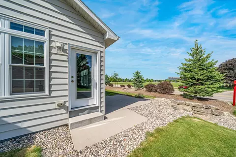 Exterior - 3758 N Wayside Ln, Appleton, WI 54913 photo 3 of 9